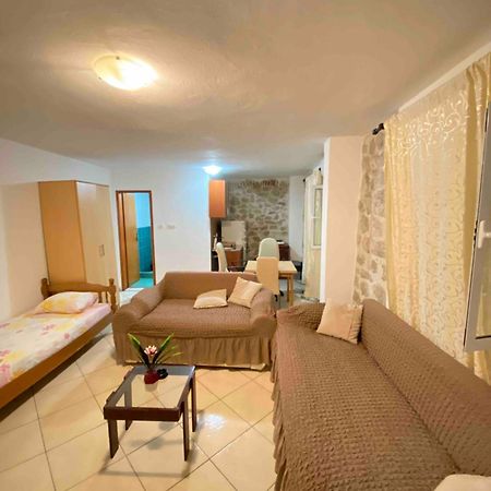 Pavle Apartmani Risan Exterior photo