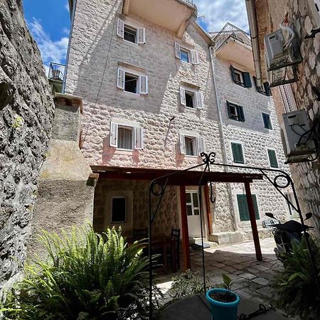 Pavle Apartmani Risan Exterior photo