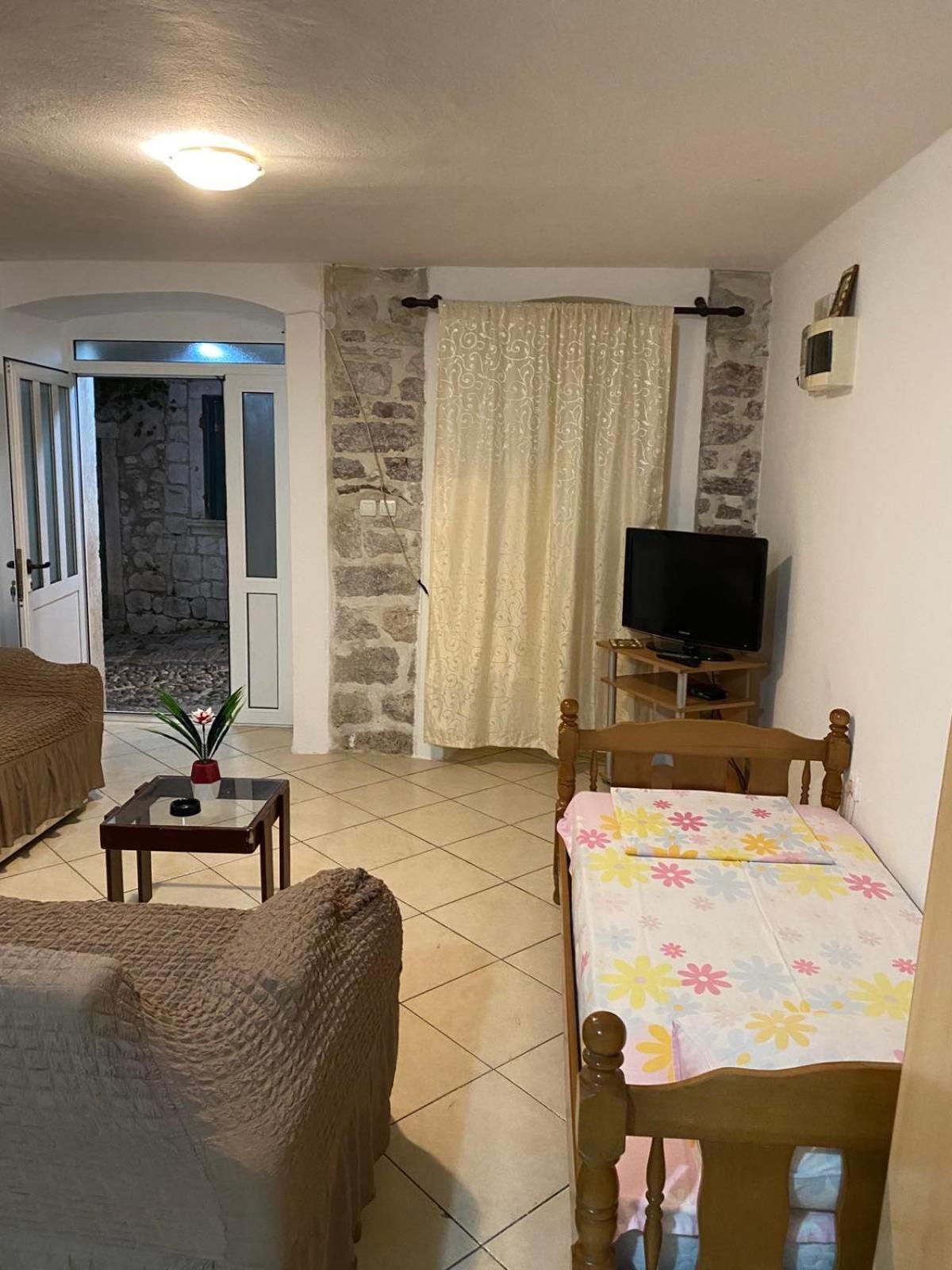 Pavle Apartmani Risan Exterior photo