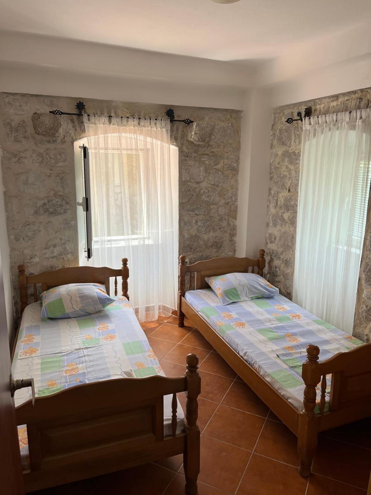 Pavle Apartmani Risan Exterior photo