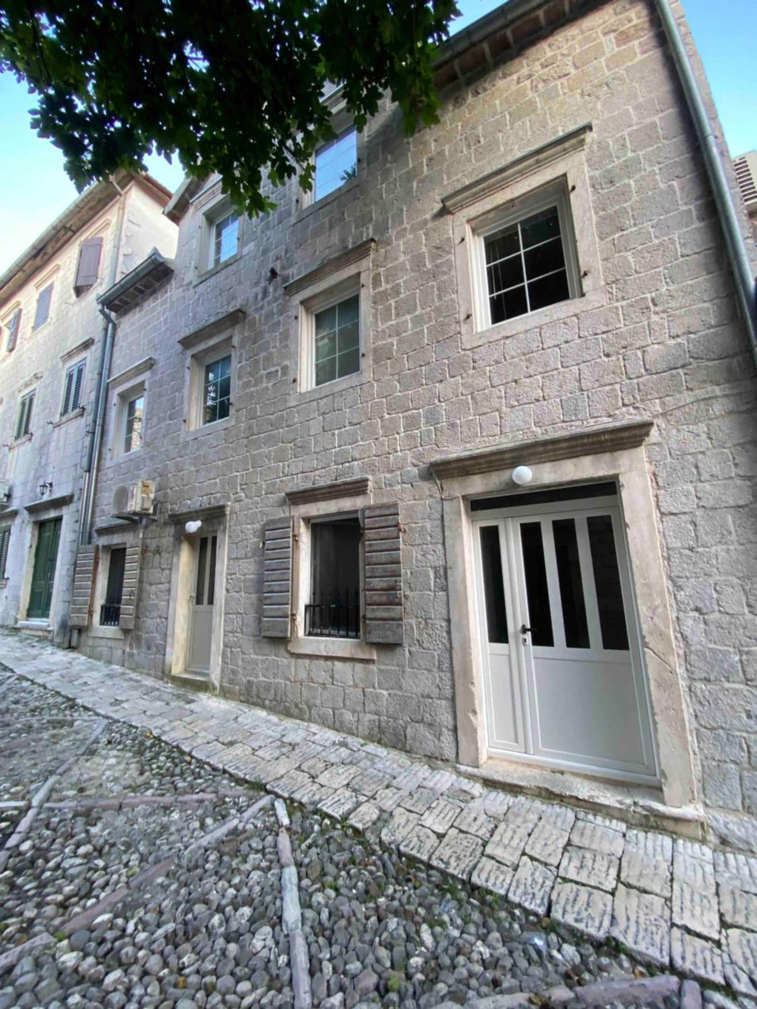 Pavle Apartmani Risan Exterior photo